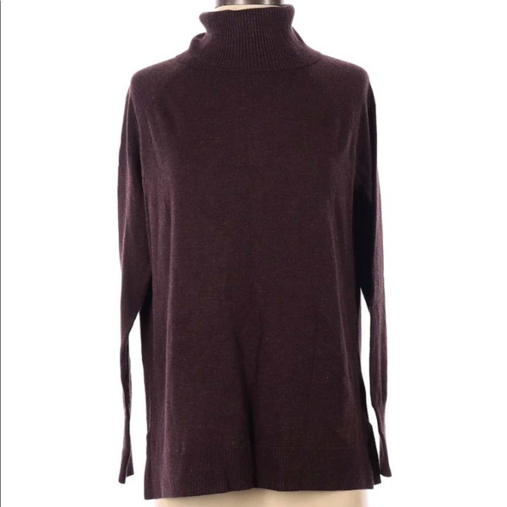 𝅺deep maroon turtleneck